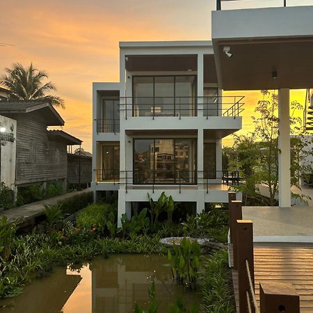 The Episode Boutique Hotel Surat Thani Bagian luar foto