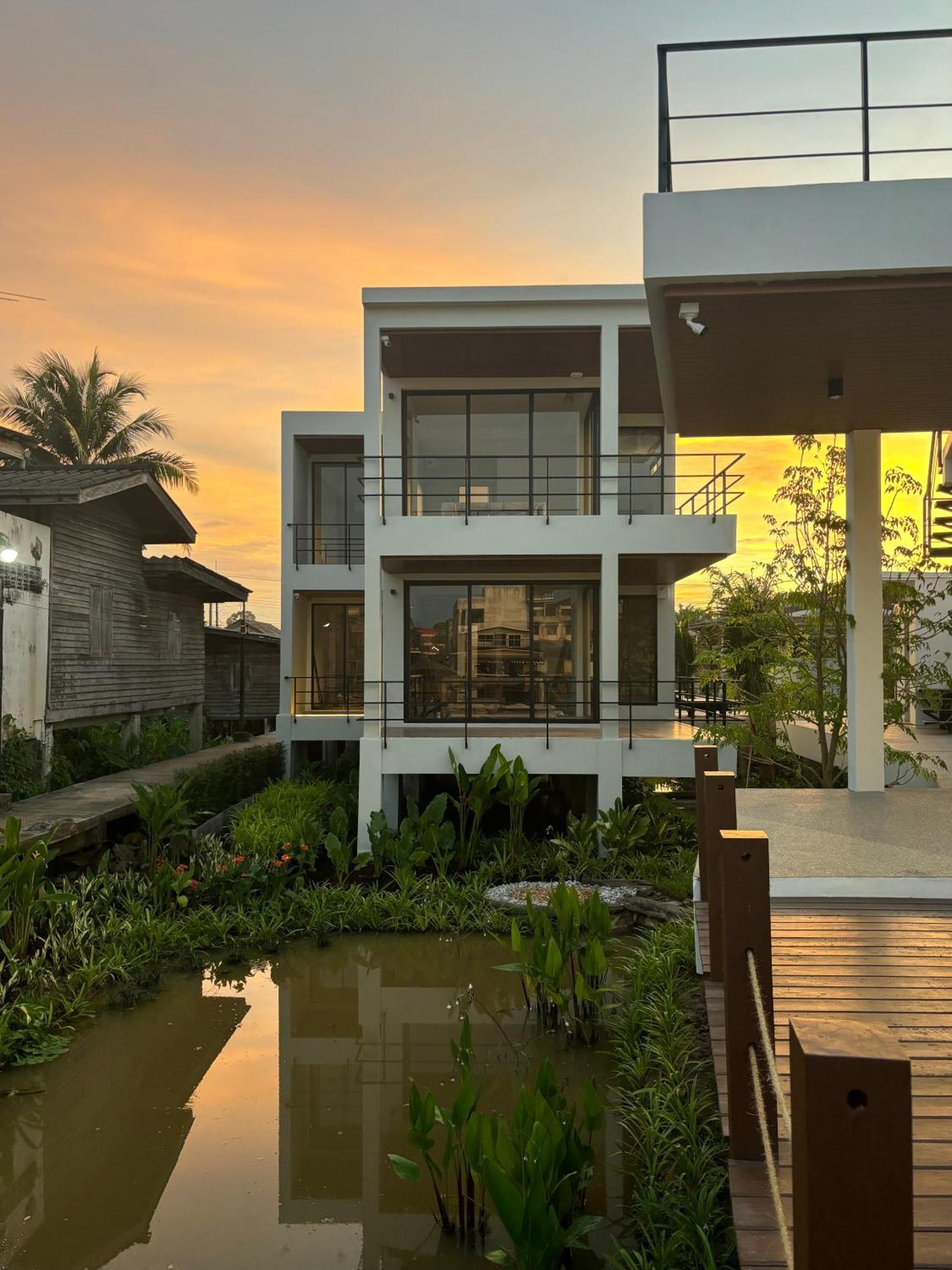 The Episode Boutique Hotel Surat Thani Bagian luar foto